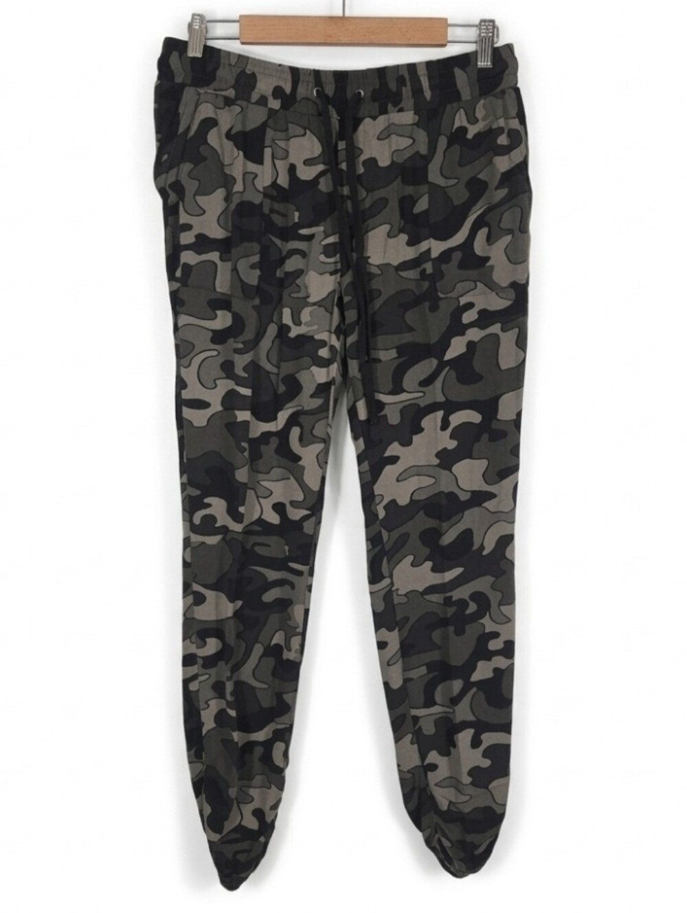 Monroe & Main camo jogger pants